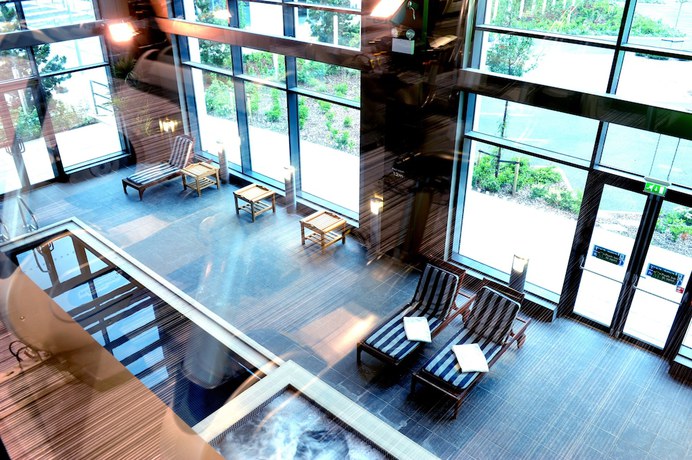 Imagen de la piscina del Hotel Village Farnborough. Foto 17