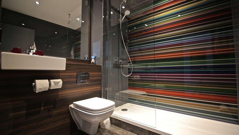 Imagen de la habitación del Hotel Village Farnborough. Foto 2