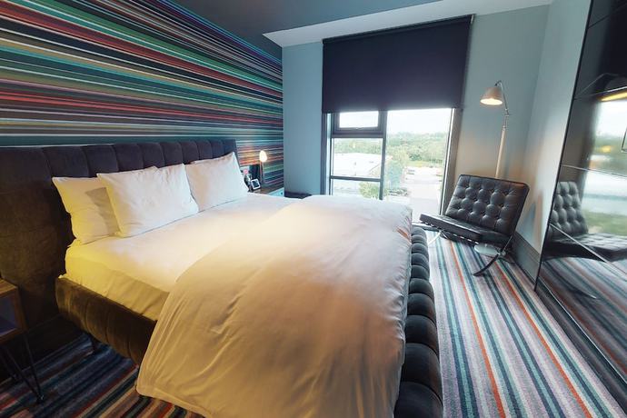 Imagen de la habitación del Hotel Village Farnborough. Foto 7