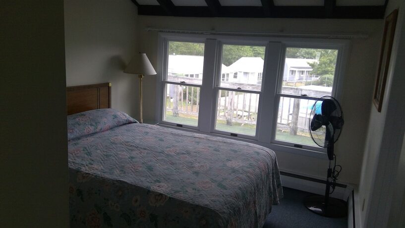Imagen de la habitación del Hotel Village Green Motel. Foto 10
