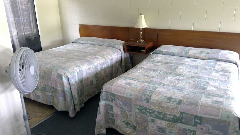 Imagen de la habitación del Hotel Village Green Motel. Foto 12