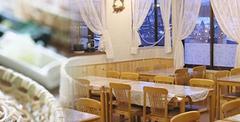 Imagen del bar/restaurante del Hotel Village Hill Juvankan. Foto 4