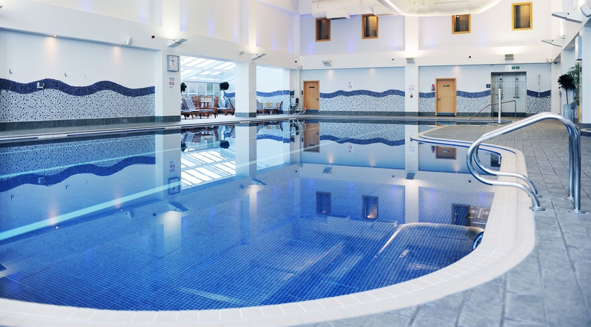 Imagen de la piscina del Hotel Village Hull. Foto 14
