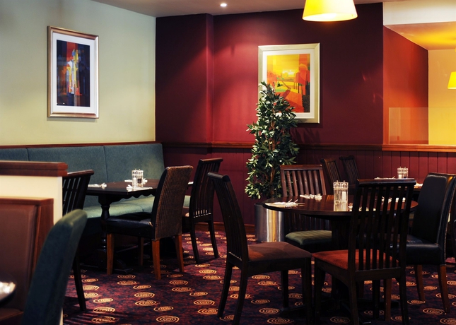 Imagen del bar/restaurante del Hotel Village Hull. Foto 2