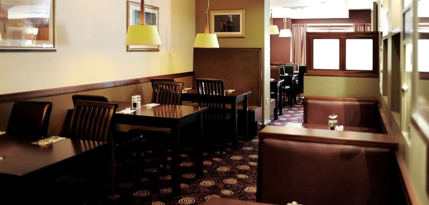 Imagen del bar/restaurante del Hotel Village Hull. Foto 3