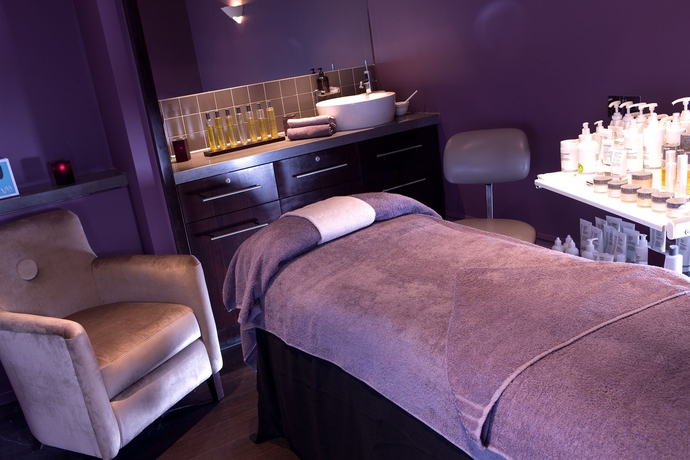 Imagen de los interiores del Hotel Village Hull. Foto 12