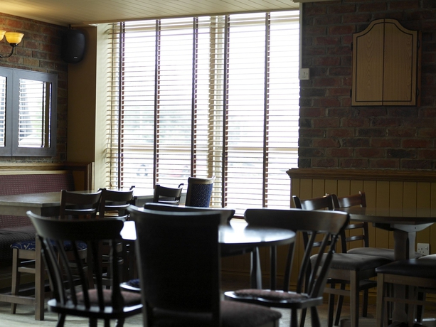 Imagen del bar/restaurante del Hotel Village Hull. Foto 5