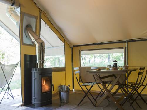 Imagen de la habitación del Hotel Village Huttopia Lanmary. Foto 10