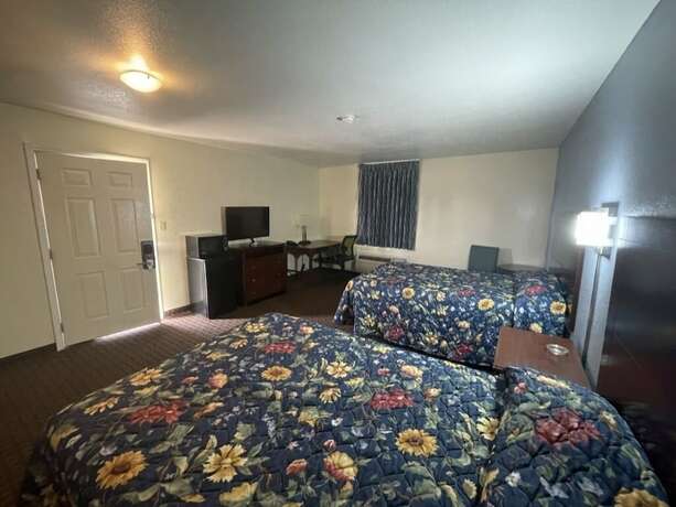 Imagen general del Hotel Village Inn, Ada. Foto 3