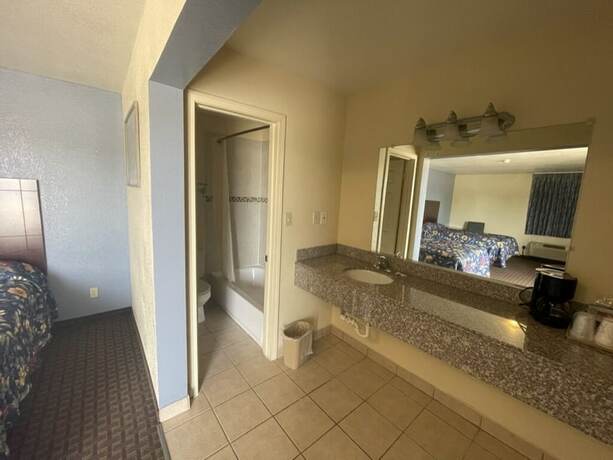 Imagen general del Hotel Village Inn, Ada. Foto 4