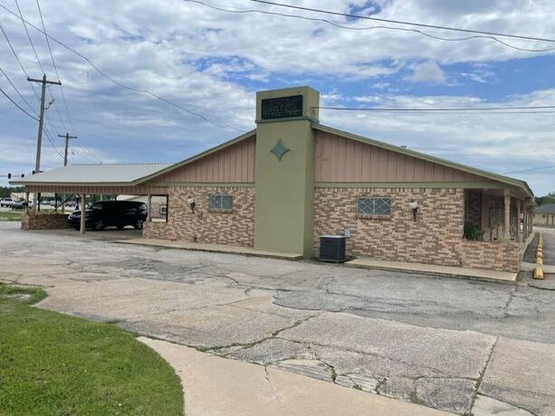 Imagen general del Hotel Village Inn, Ada. Foto 6