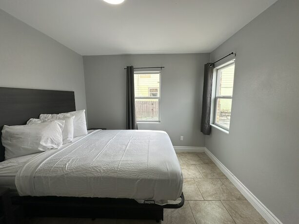 Imagen de la habitación del Hotel Village Inn Motel. Foto 15