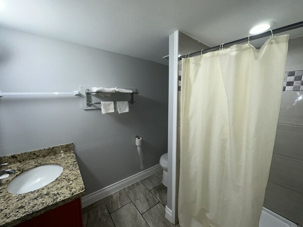 Imagen general del Hotel Village Inn Motel. Foto 4