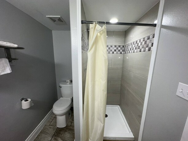 Imagen general del Hotel Village Inn Motel. Foto 14