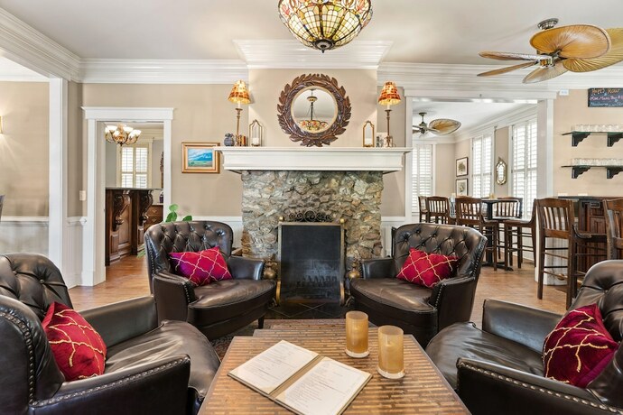 Imagen general del Hotel Village Inn and Pub. Foto 6