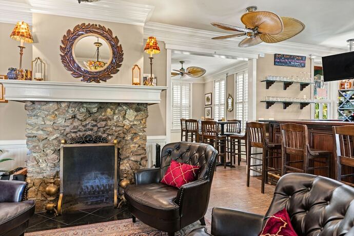 Imagen general del Hotel Village Inn and Pub. Foto 8