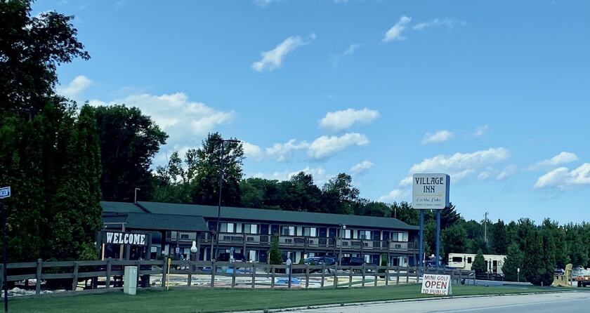 Imagen general del Hotel Village Inn on the Lake. Foto 9
