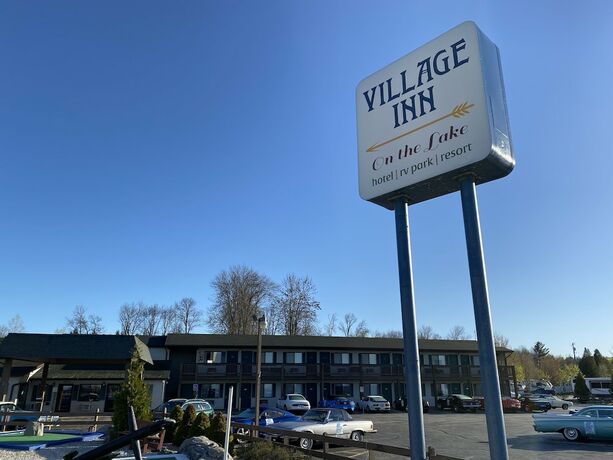 Imagen general del Hotel Village Inn on the Lake. Foto 10