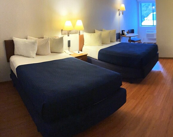 Imagen de la habitación del Hotel Village Inn on the Lake. Foto 17