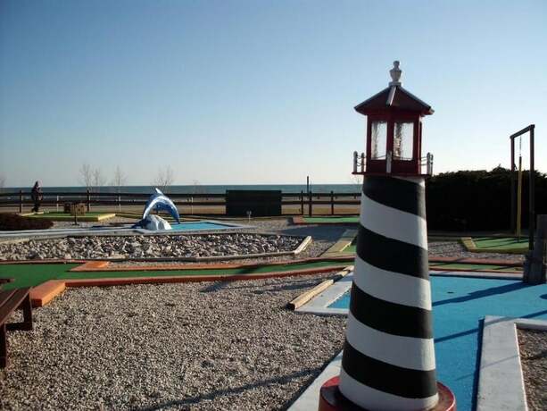 Imagen general del Hotel Village Inn on the Lake. Foto 12
