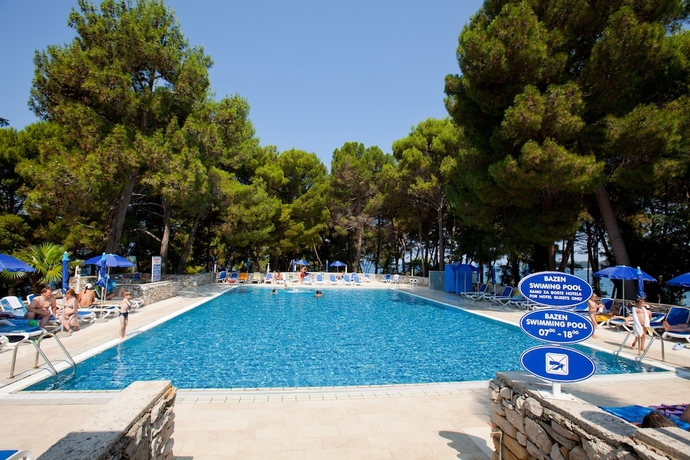 Imagen de la piscina del Hotel Village Laguna Galijot. Foto 16