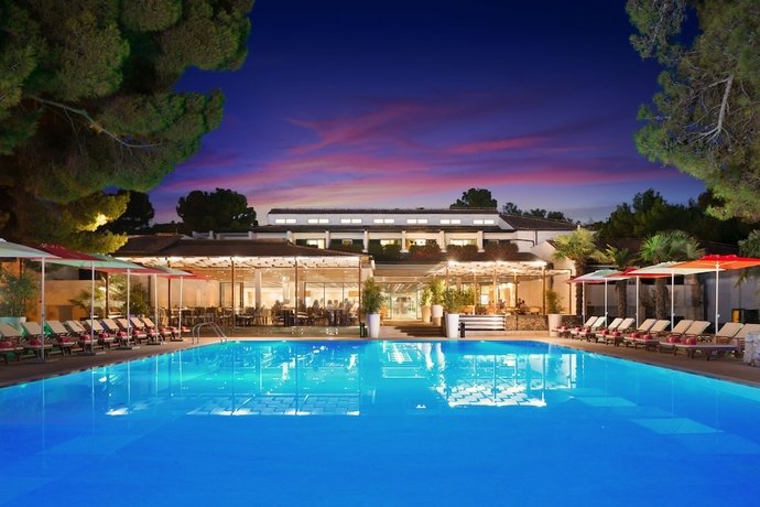 Imagen de la piscina del Hotel Village Laguna Galijot. Foto 17