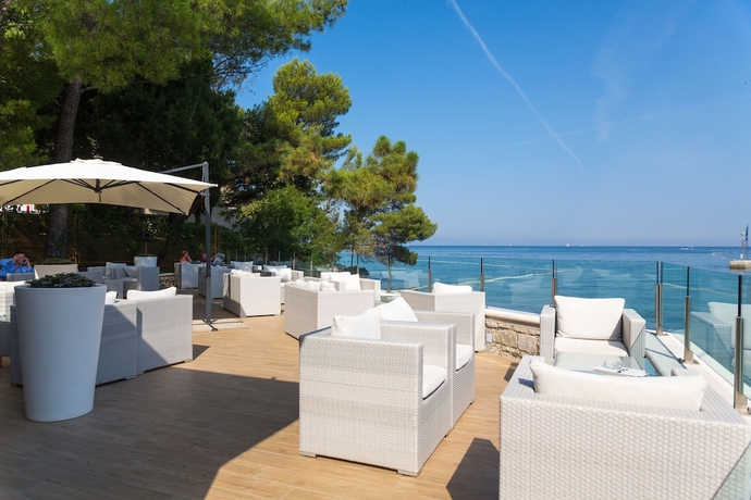 Imagen del bar/restaurante del Hotel Village Laguna Galijot. Foto 6