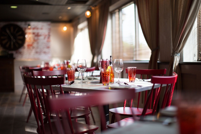 Imagen del bar/restaurante del Hotel Village Leeds North. Foto 3