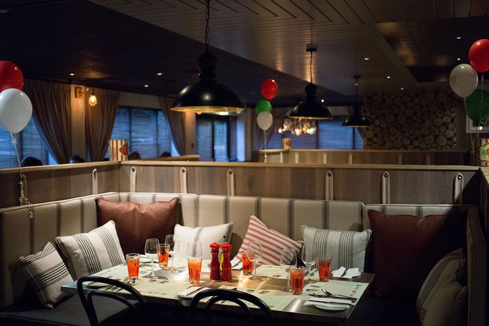 Imagen del bar/restaurante del Hotel Village Leeds North. Foto 4