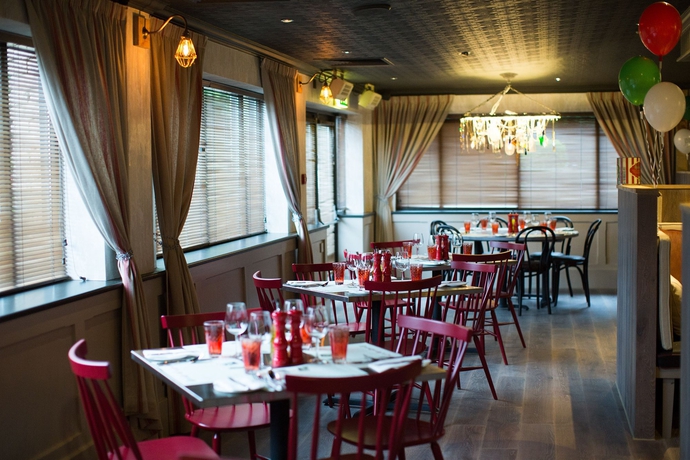 Imagen del bar/restaurante del Hotel Village Leeds North. Foto 6