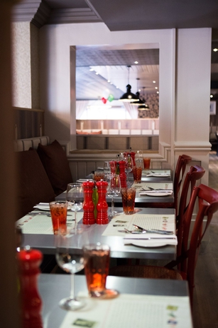 Imagen del bar/restaurante del Hotel Village Leeds North. Foto 7