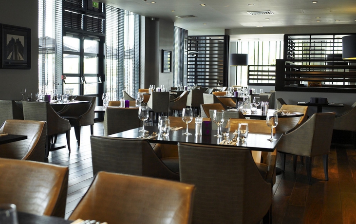 Imagen del bar/restaurante del Hotel Village Leeds South. Foto 2