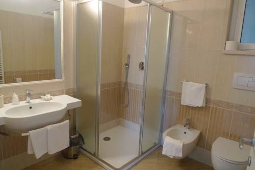 Imagen de la habitación del Hotel Village Lucia. Foto 5