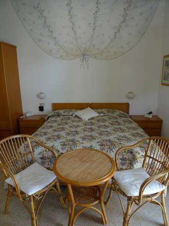 Imagen de la habitación del Hotel Village Lucia. Foto 14