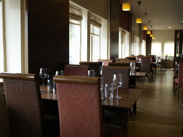 Imagen del bar/restaurante del Hotel Village Maidstone. Foto 2