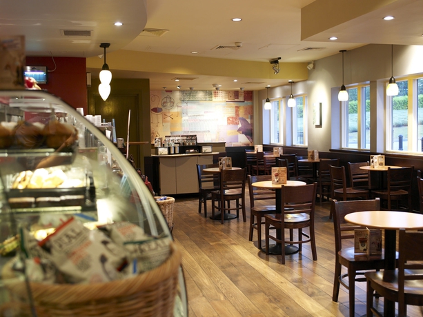 Imagen del bar/restaurante del Hotel Village Maidstone. Foto 6