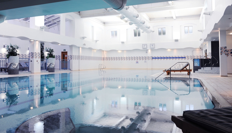 Imagen de la piscina del Hotel Village Maidstone. Foto 8