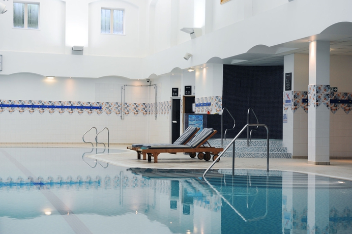 Imagen de la piscina del Hotel Village Maidstone. Foto 9