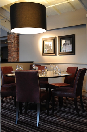 Imagen del bar/restaurante del Hotel Village Manchester Hyde. Foto 5