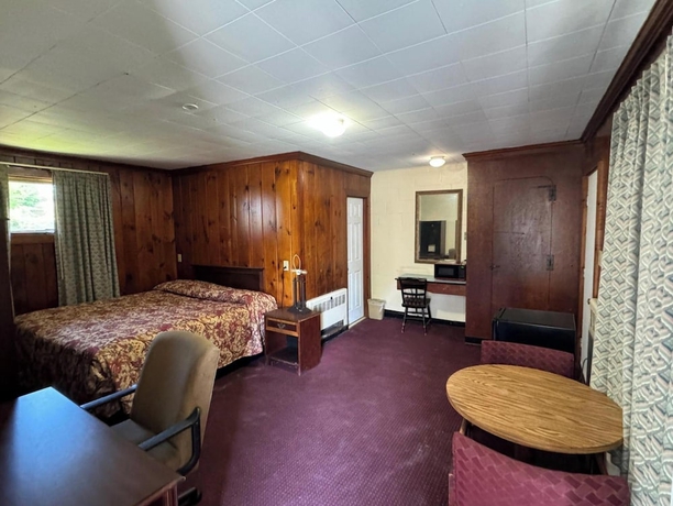 Imagen de la habitación del Hotel Village Motel By OYO Clinton. Foto 8