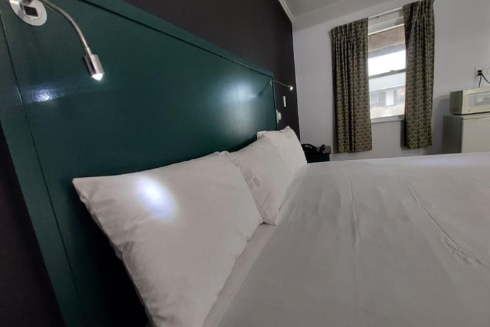 Imagen de la habitación del Hotel Village Motel By OYO Clinton. Foto 17