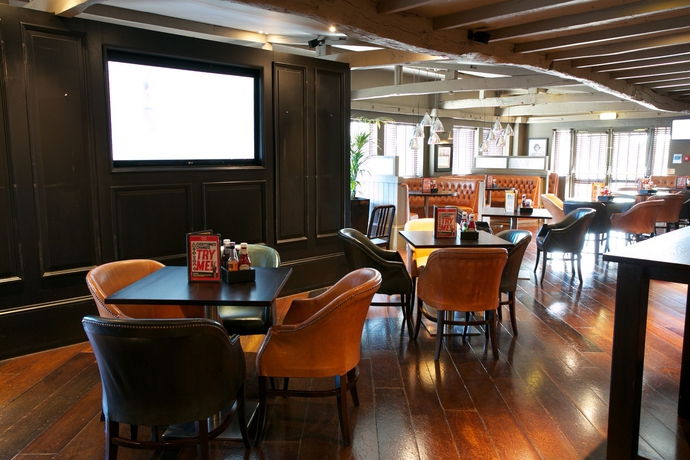 Imagen del bar/restaurante del Hotel Village Newcastle. Foto 2