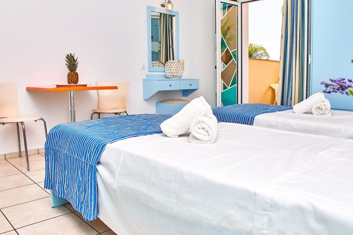 Imagen de la habitación del Hotel Village Oasis. Foto 8