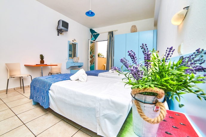 Imagen de la habitación del Hotel Village Oasis. Foto 15