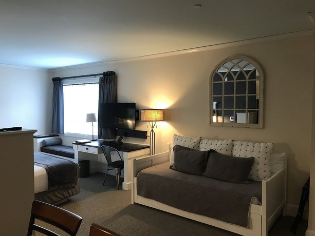 Imagen de la habitación del Hotel Village On Biltmore Estate. Foto 6