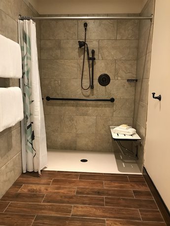 Imagen de la habitación del Hotel Village On Biltmore Estate. Foto 18