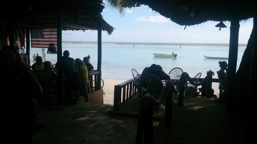 Imagen de los exteriores del Hotel Village On The Beach. Foto 11
