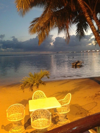 Imagen de los exteriores del Hotel Village On The Beach. Foto 14