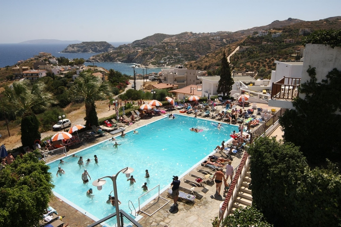 Imagen de la piscina del Hotel Village Panorama. Foto 14