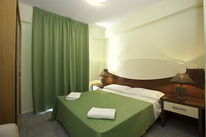 Imagen de la habitación del Hotel Village Paradise. Foto 4